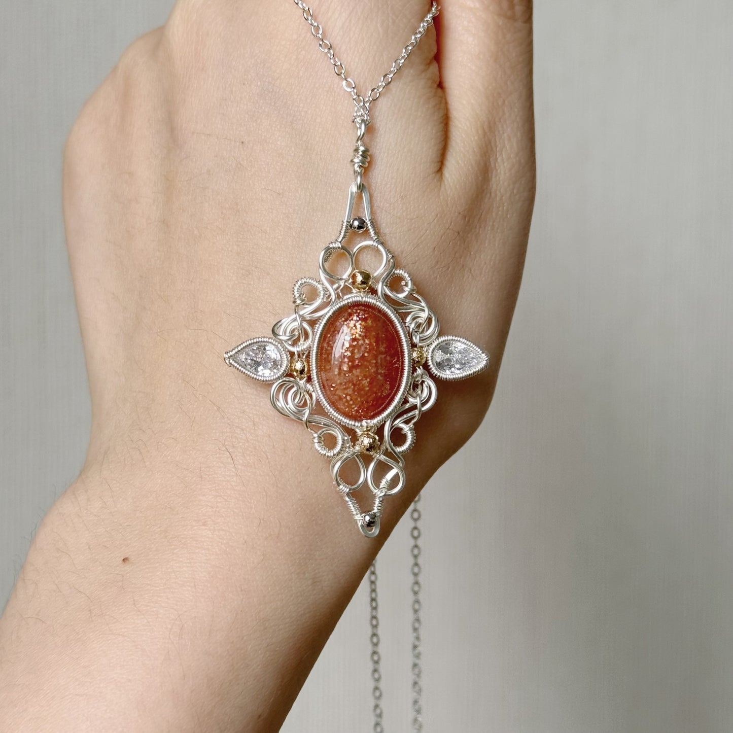 「Victoria 」Handmade Labradorite Necklace - Wire Wrapped Jewelry