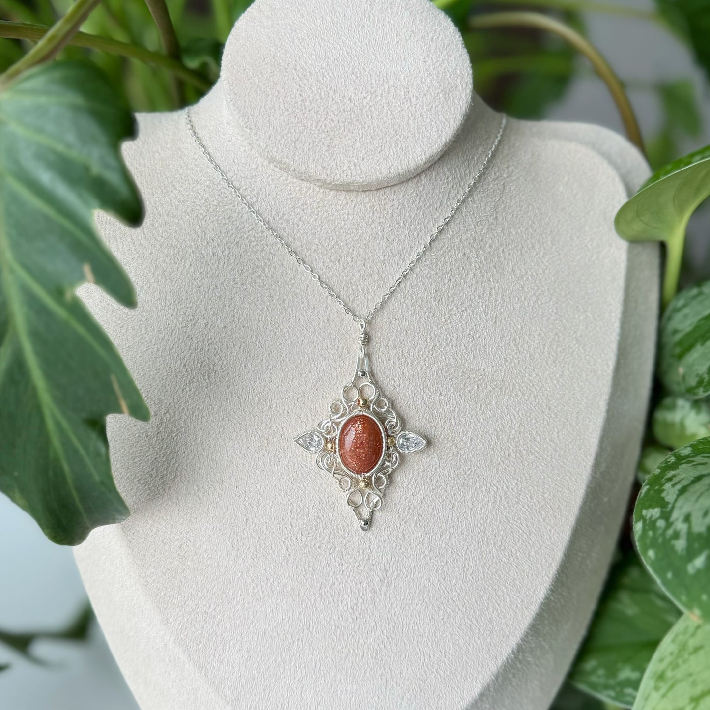 「Victoria 」Handmade Labradorite Necklace - Wire Wrapped Jewelry