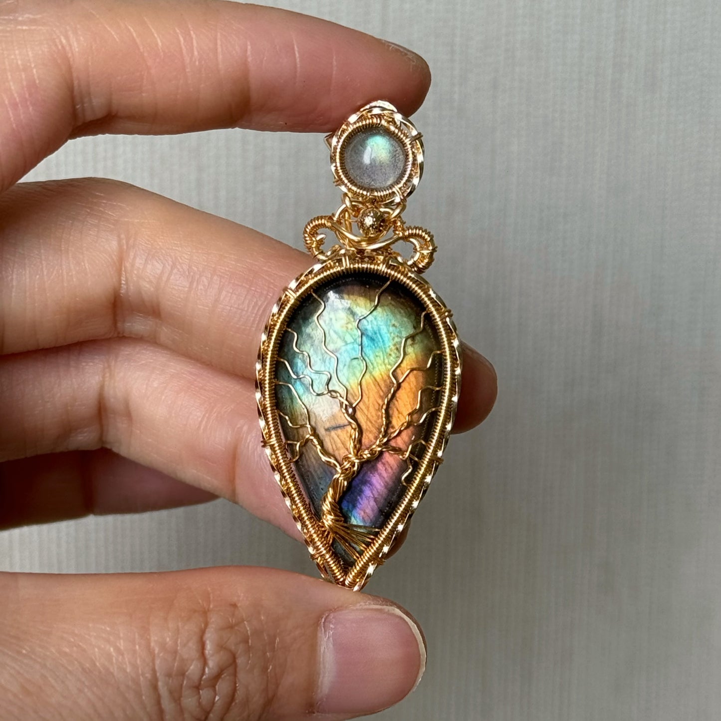 「Tree of life」Handmade Rainbow Labradorite Necklace - Wire Wrapped Jewelry