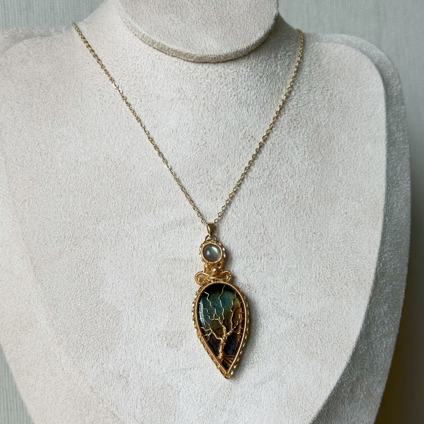 「Tree of life」Handmade Rainbow Labradorite Necklace - Wire Wrapped Jewelry