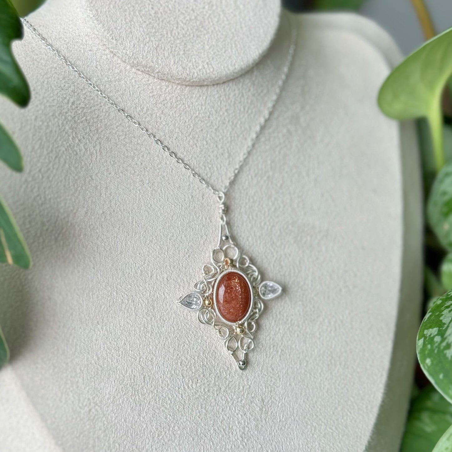 「Victoria 」Handmade Labradorite Necklace - Wire Wrapped Jewelry