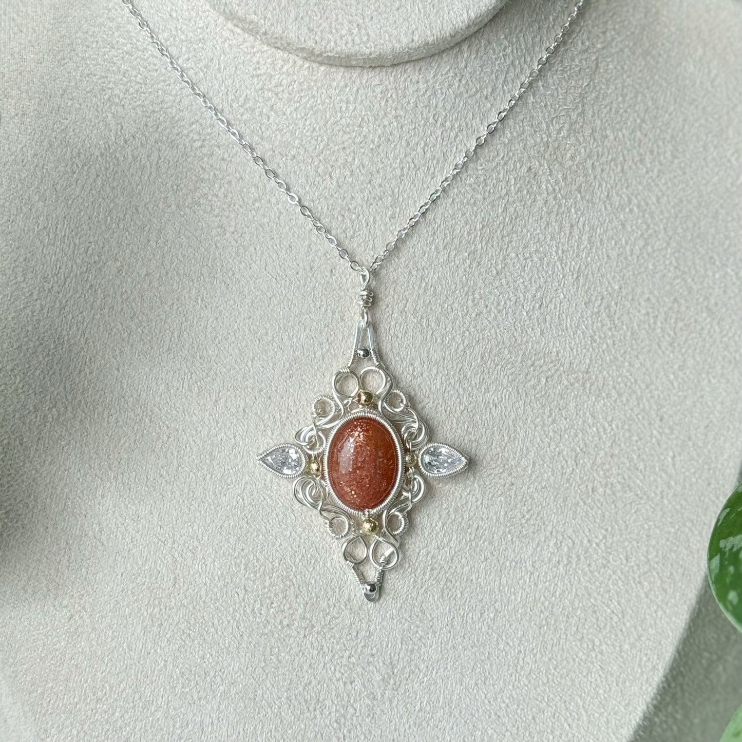 「Victoria 」Handmade Labradorite Necklace - Wire Wrapped Jewelry