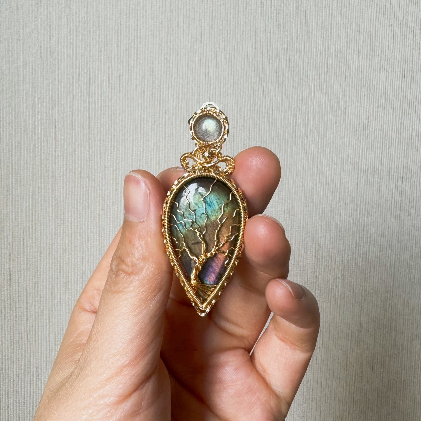 「Tree of life」Handmade Rainbow Labradorite Necklace - Wire Wrapped Jewelry